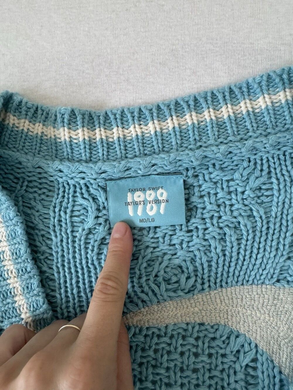 Taylor Swift 1989 Cardigan MD/LG Blue - Picture 3 of 6